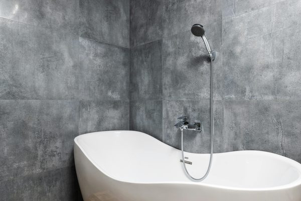 Revitalize your bathroom with bathtub reglazing in Toronto